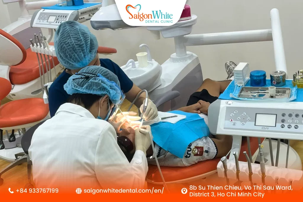 Foreign customers at Saigon White dental clinic (2)