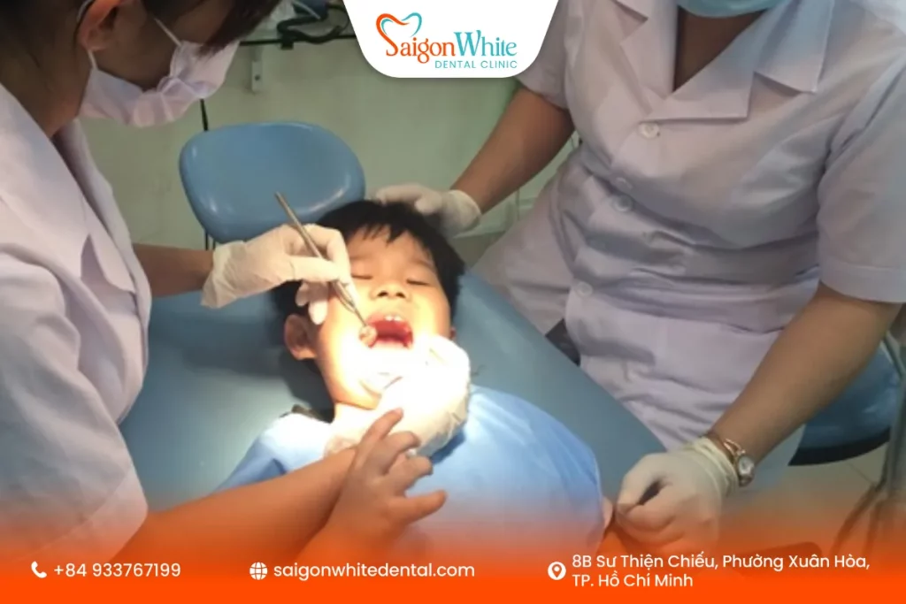 Quy trình nhổ răng sữa cho bé