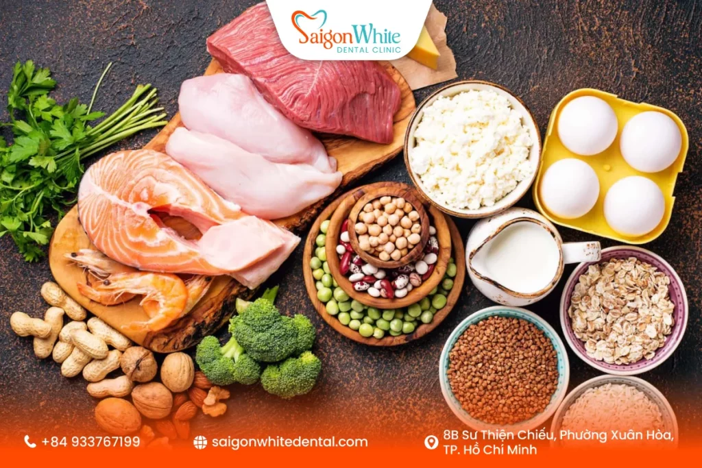 Thực phẩm bổ sung canxi, vitamin D, phốt pho để giúp răng và xương hàm phát triển chắc khỏe.