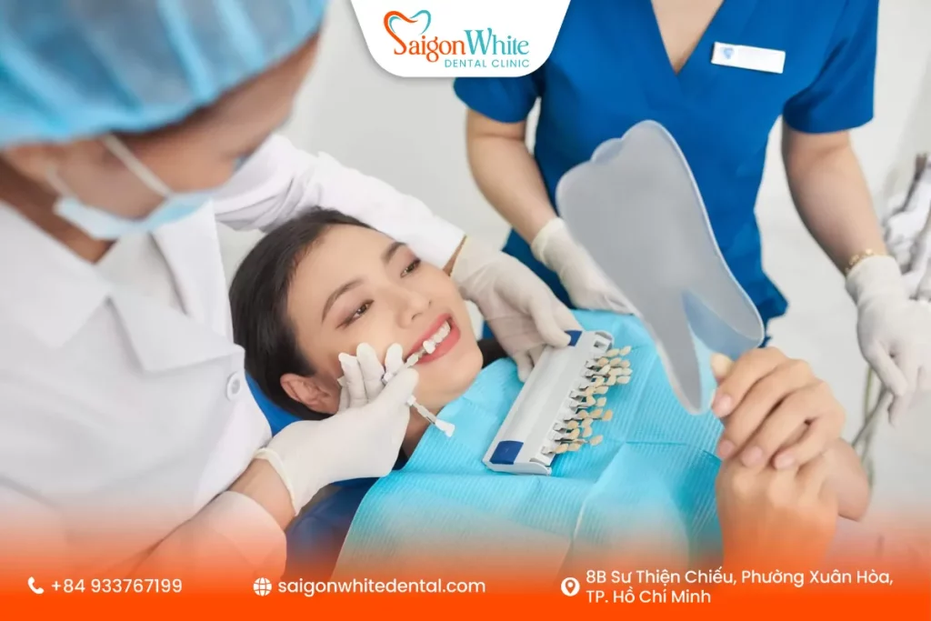 Khách hàng sau khi hoàn tất làm răng sứ tại nha khoa Kim