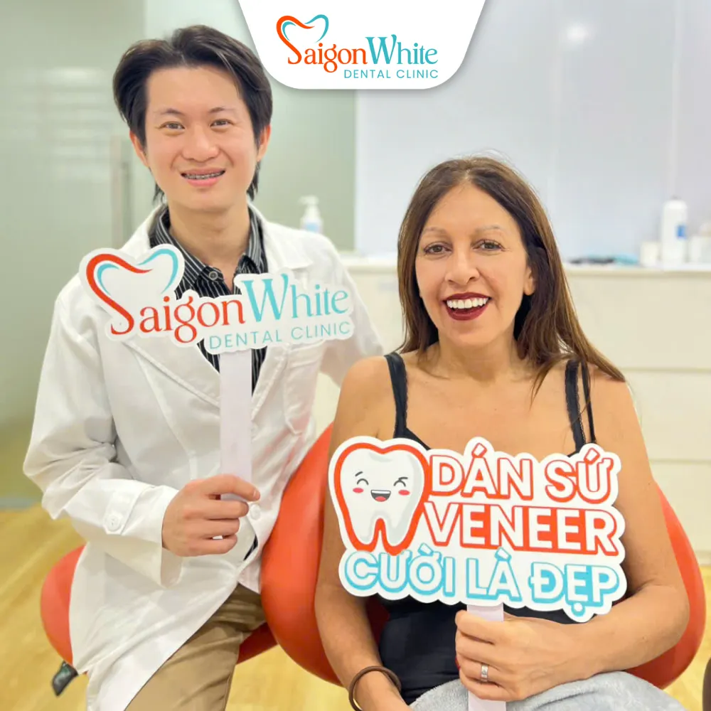 International patient satisfied with the dental clinic's services