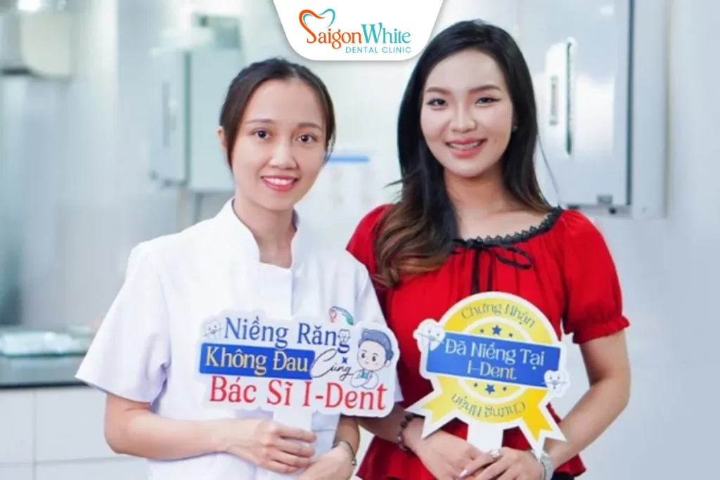 Khách hàng niềng răng tại Nha khoa I-Dent 