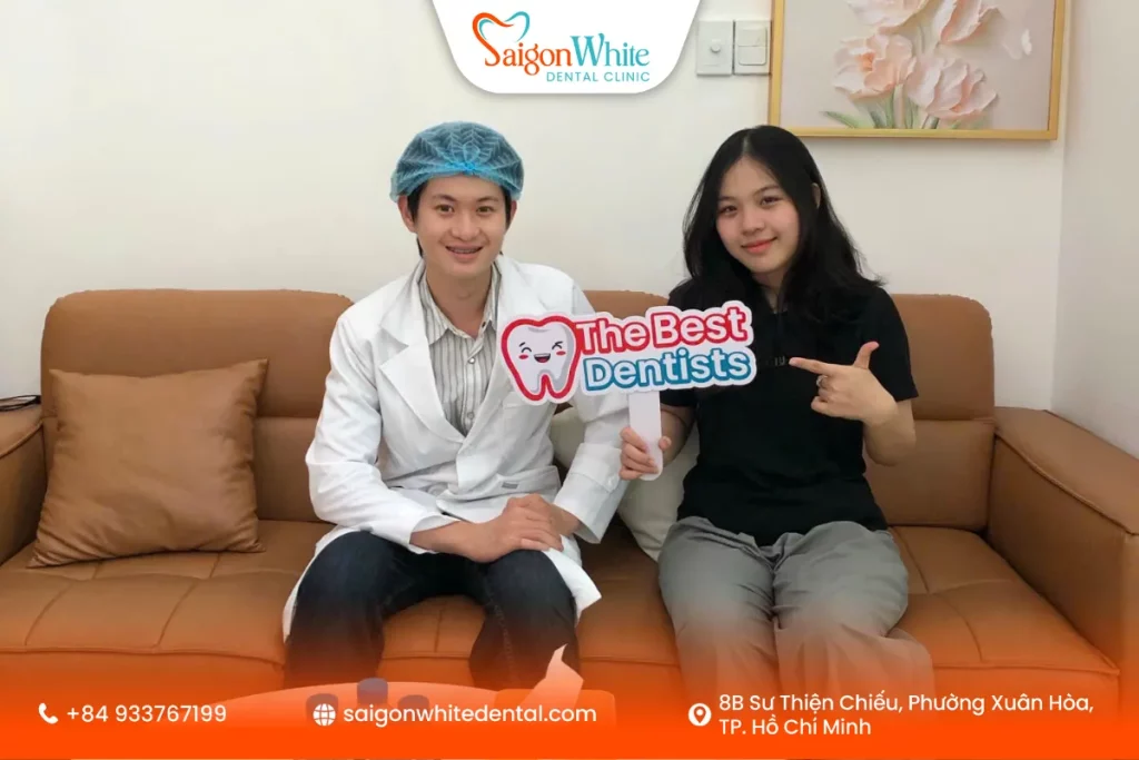 khách hàng lấy cao răng tại Nha khoa Sài Gòn White