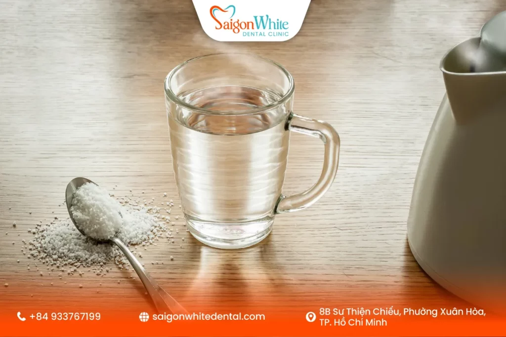 Cách chữa nhức răng tại nhà bằng nước muối ấm