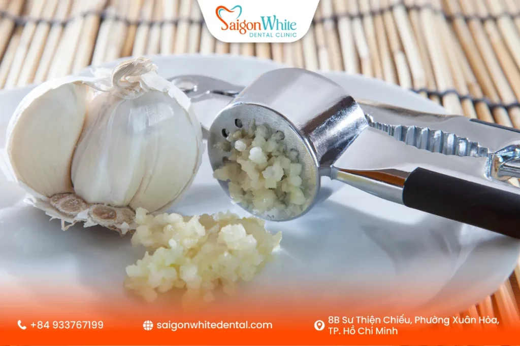 Chữa nhức răng tại nhà bằng tỏi