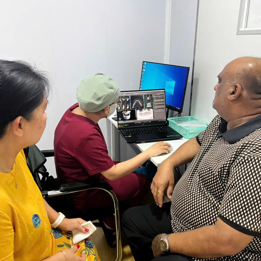 bac si Ngan trong ca phau thuat implant_11zon